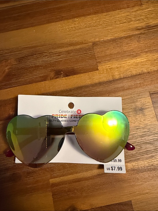 Accessories - Heart-Shaped Mirrored Sunglasses - Green Yellow Iridescent